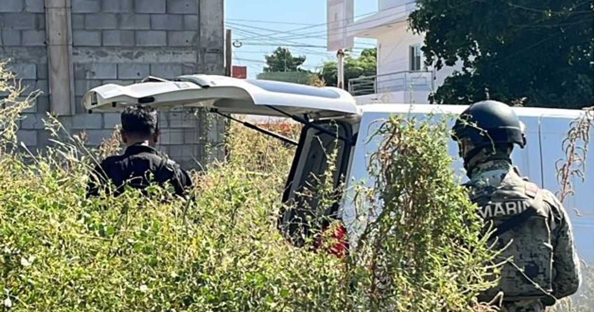 Agentes de seguridad en operativo en Culiacán tras hallazgo de cuerpo envuelto en plástico negro.