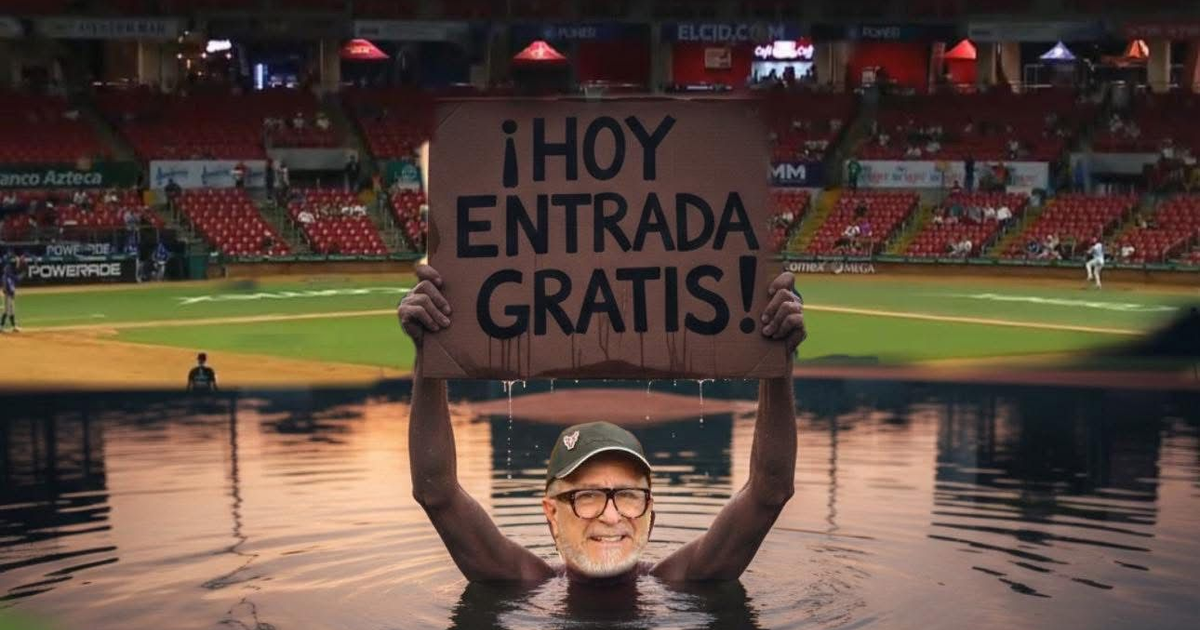 Persona con letrero de entrada gratis en ambiente acuático frente a un campo de béisbol vacío.