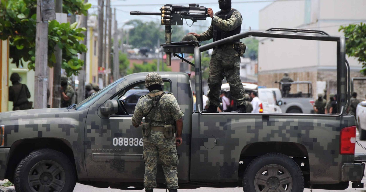 Soldados en vehículo militar durante operativo en Tabasco, Zacatecas
