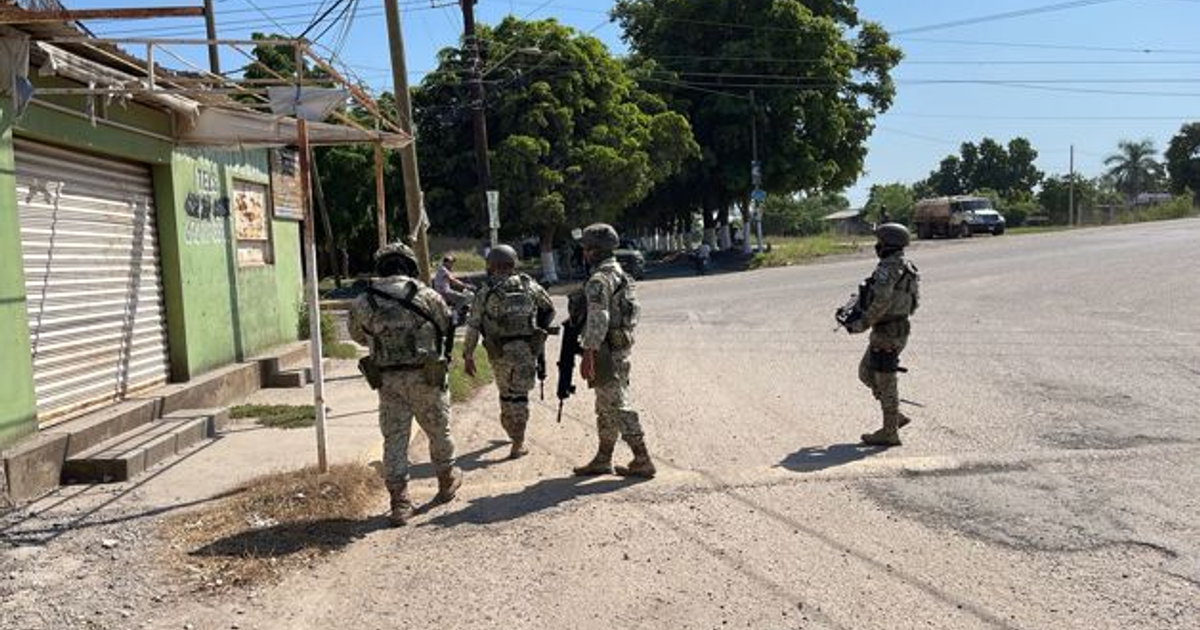 Soldados y agentes de seguridad en Navolato tras ataque a frutería