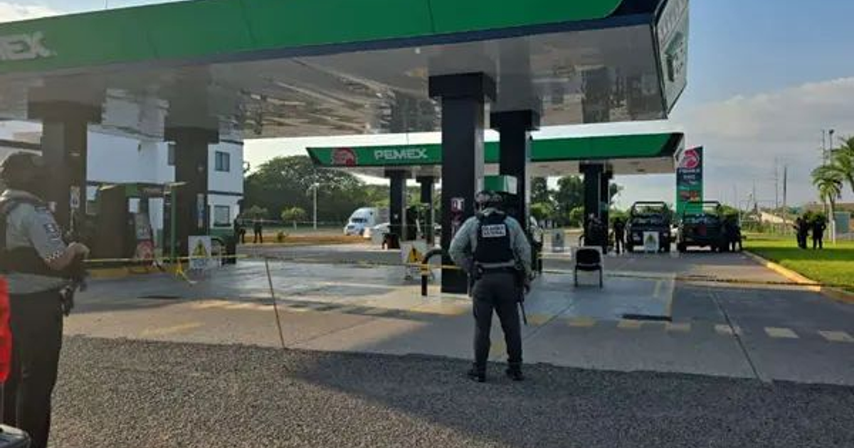 Estación de servicio Pemex en Culiacán con presencia policial y cintas de seguridad tras un ataque armado.