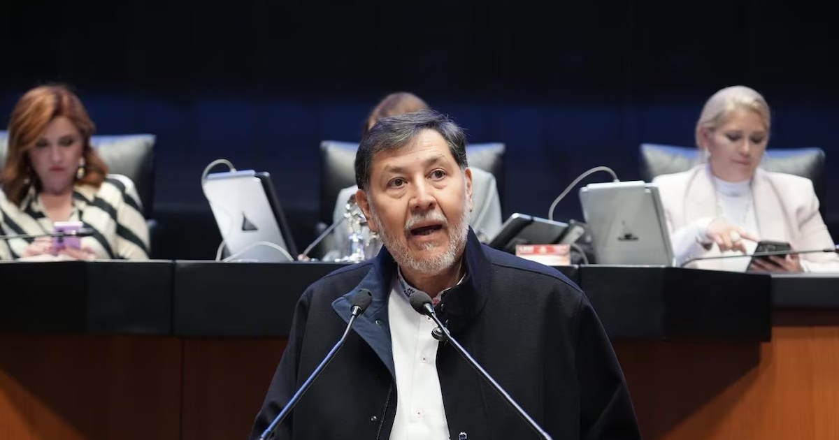 Senador Gerardo Fernández Noroña hablando en el Senado sobre su solicitud de licencia