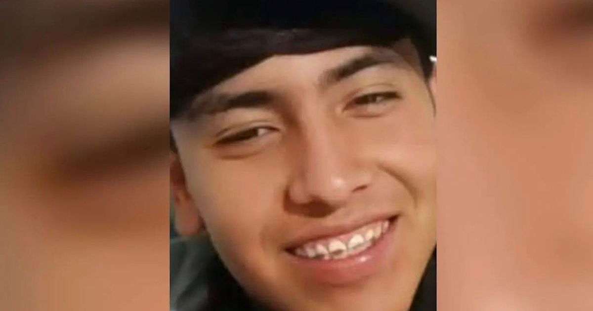 Joven sonriendo, posiblemente Jesús Alejandro, desaparecido en Mazatlán
