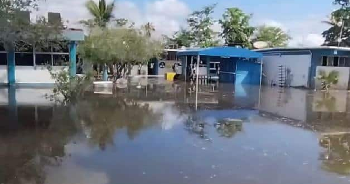 Área inundada en el CETMAR de Topolobampo tras marea alta