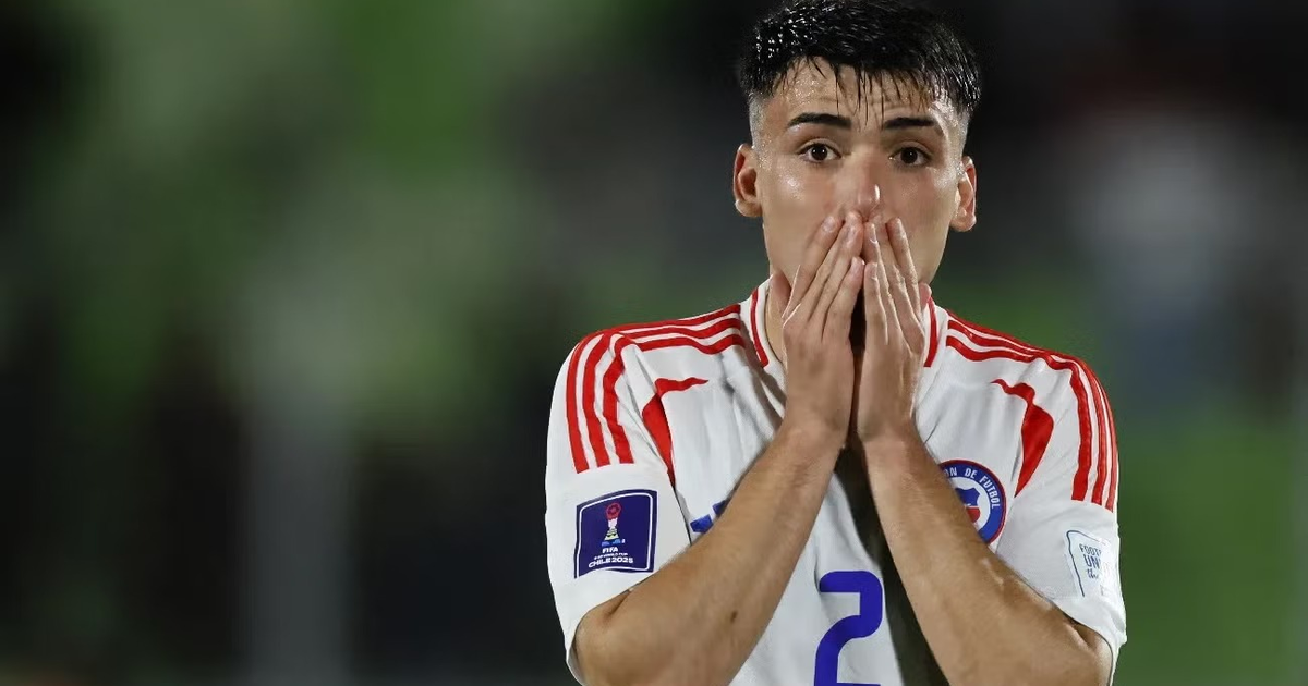 Gilberto Mora emocionado en el partido México vs. Chile, octavos de final