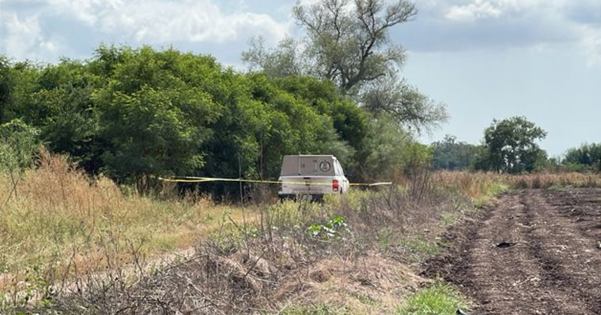 Área de investigación en Los Alamitos de San Pedro con vehículo y cinta amarilla