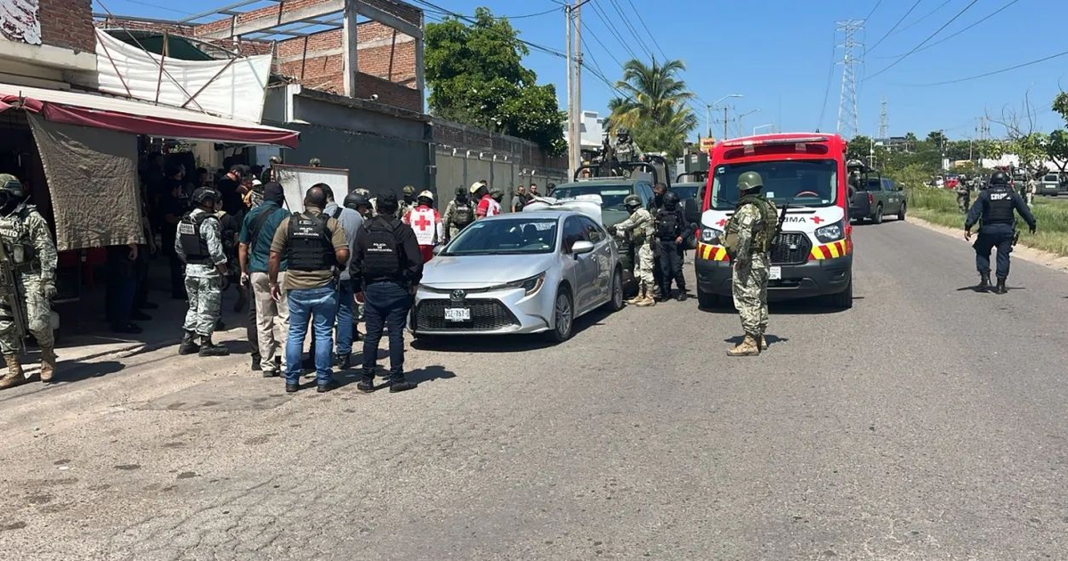 Operativo de emergencia en Culiacán con personal de seguridad y Cruz Roja