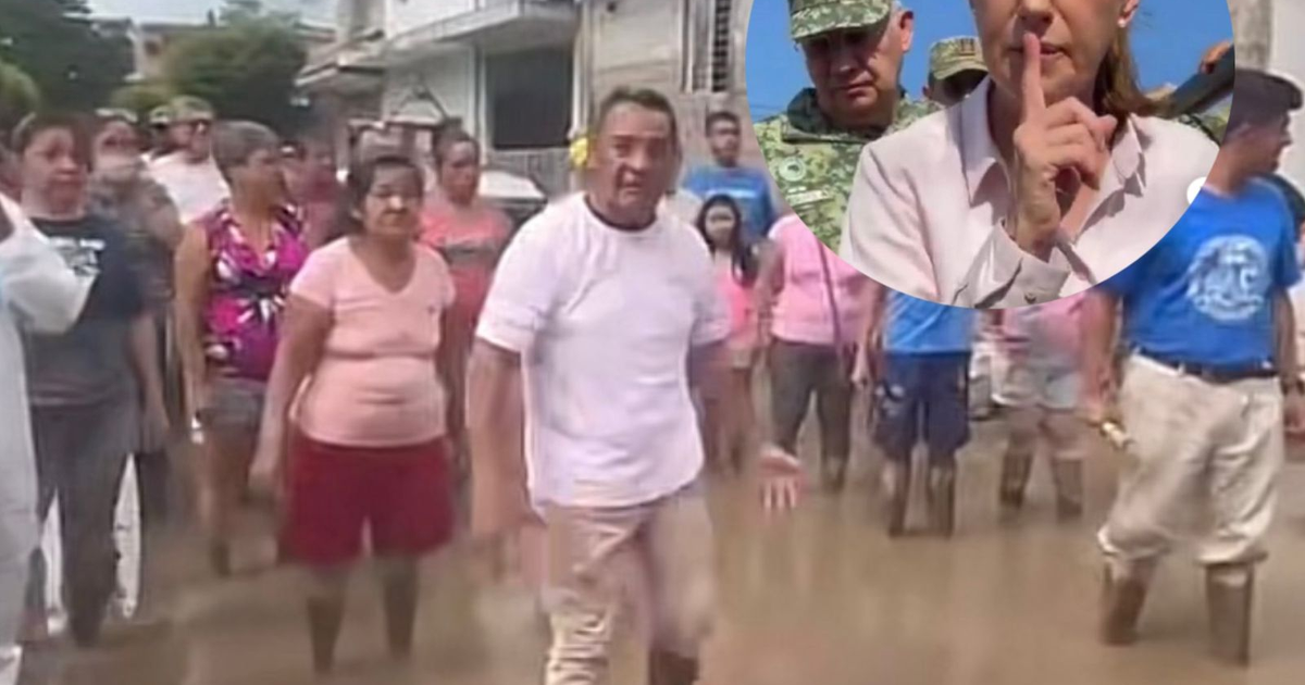 Grupo de personas en zona inundada en Poza Rica, Veracruz, exigiendo ayuda.