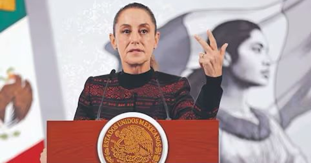 Mujer en conferencia de prensa sobre contrabando de combustible en México