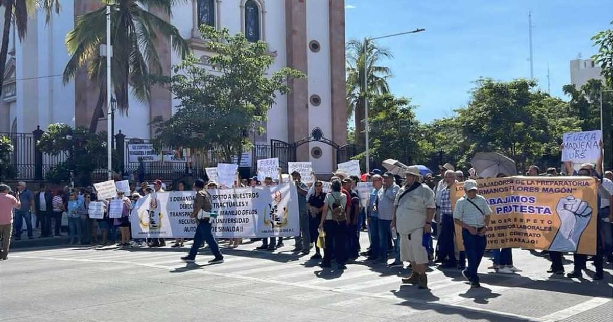 Manifestación de universitarios de la UAS en Culiacán por reingeniería financiera