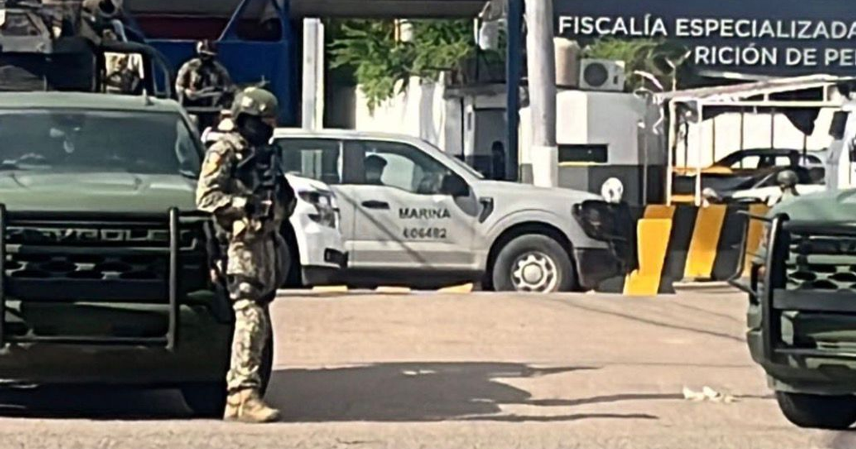 Soldado junto a vehículo militar en operativo en Culiacán, Sinaloa