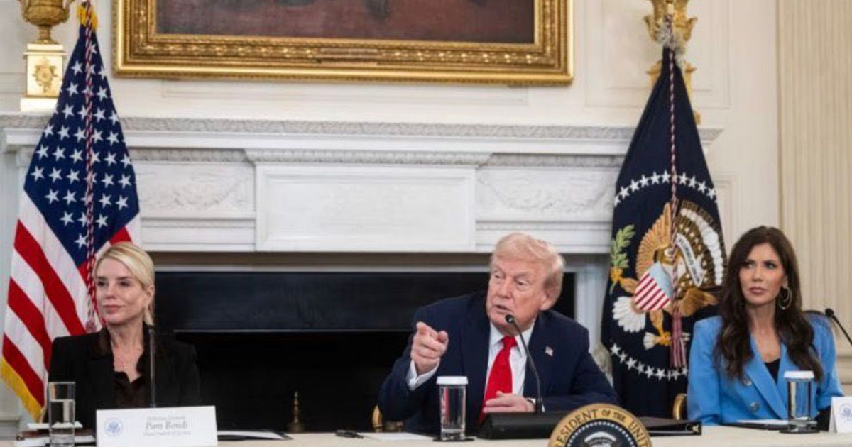 Donald Trump en reunión sobre acuerdo Israel-Hamas en la Casa Blanca