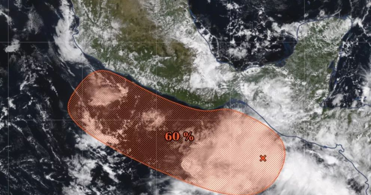 Mapa meteorológico del océano Pacífico con zona de baja presión y potencial ciclónico cerca del río Suchiate.