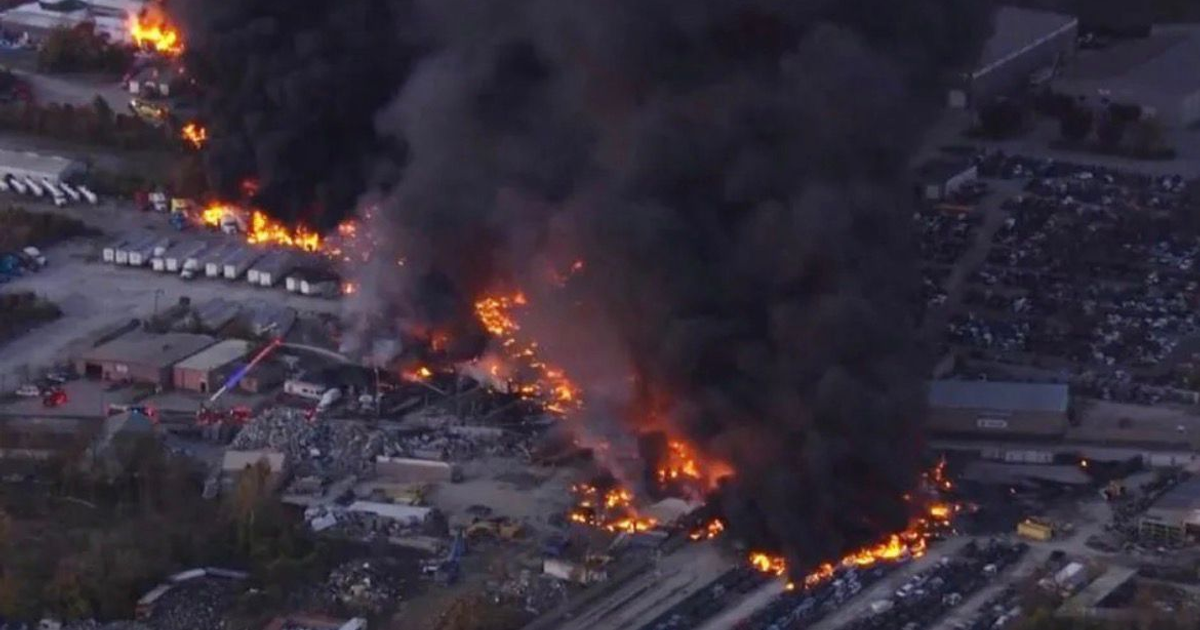 Incendio en aeropuerto de Louisville tras accidente de avión UPS