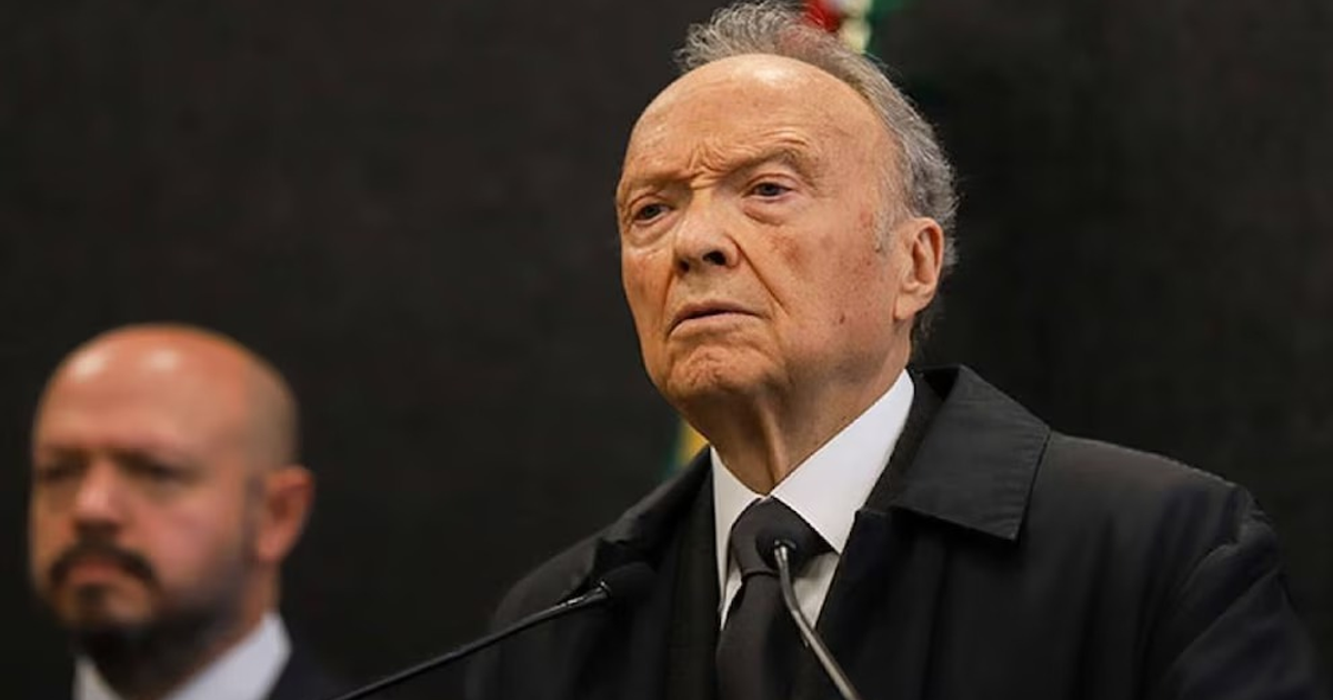 Escena de conferencia de prensa en el Senado del 27 de noviembre de 2024 por rumores sobre renuncia de Gertz Manero.