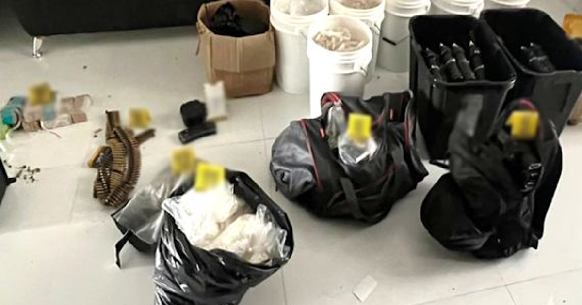 Operativo en Los Alamitos: bolsas negras y contenedores con armas y explosivos