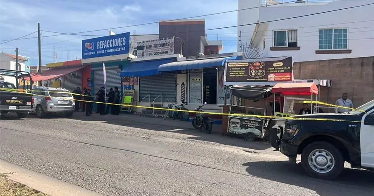 Escena urbana en Culiacán con policía y área acordonada tras asesinato en barbería.