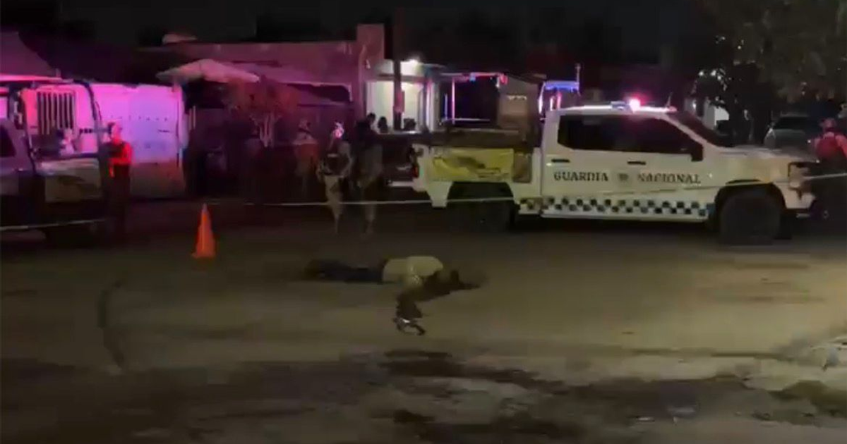 Investigación policial en la colonia Capistrano, Culiacán, tras el asesinato de un hombre frente a un minisúper.