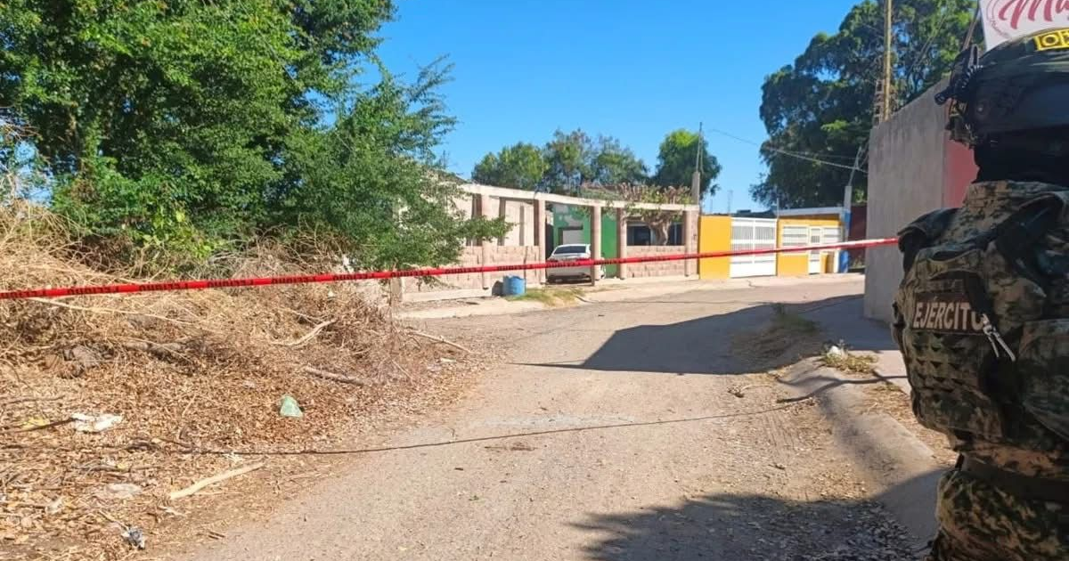 Operativo de seguridad en Navolato con soldado y área acordonada