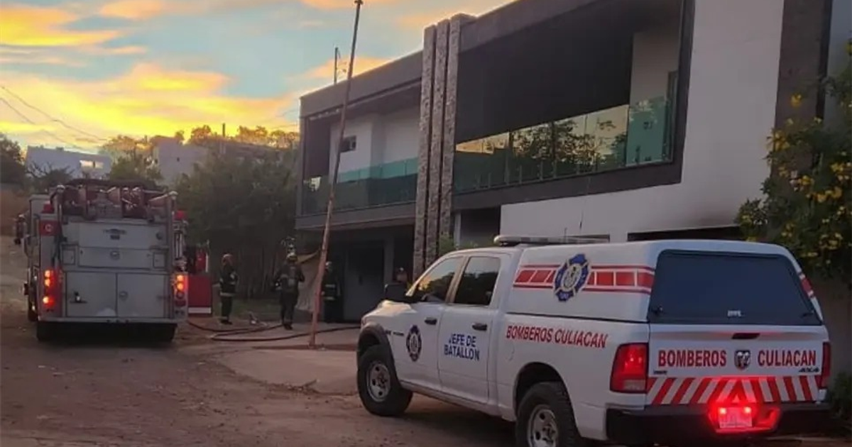 Bomberos de Culiacán atienden incendio en Colinas del Humaya