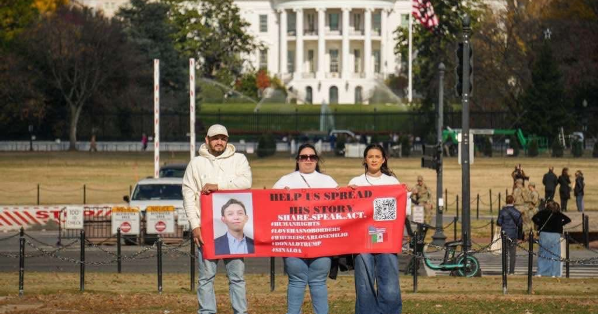Protesta en Washington D.C. por Carlos Emilio Valenzuela, desaparecido en Mazatlán