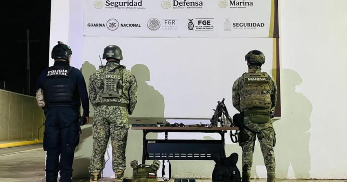 Oficiales de la policía estatal, ejército y marina participan en conferencia sobre seguridad en Navolato.
