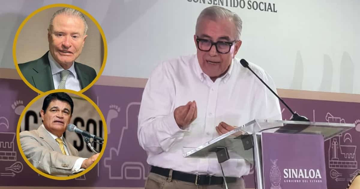 Hombre en podio hablando sobre deudas del gobierno de Sinaloa