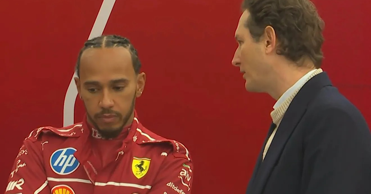 Personas en un entorno automovilístico, posiblemente relacionado con el Gran Premio de Interlagos y los incidentes de Ferrari.