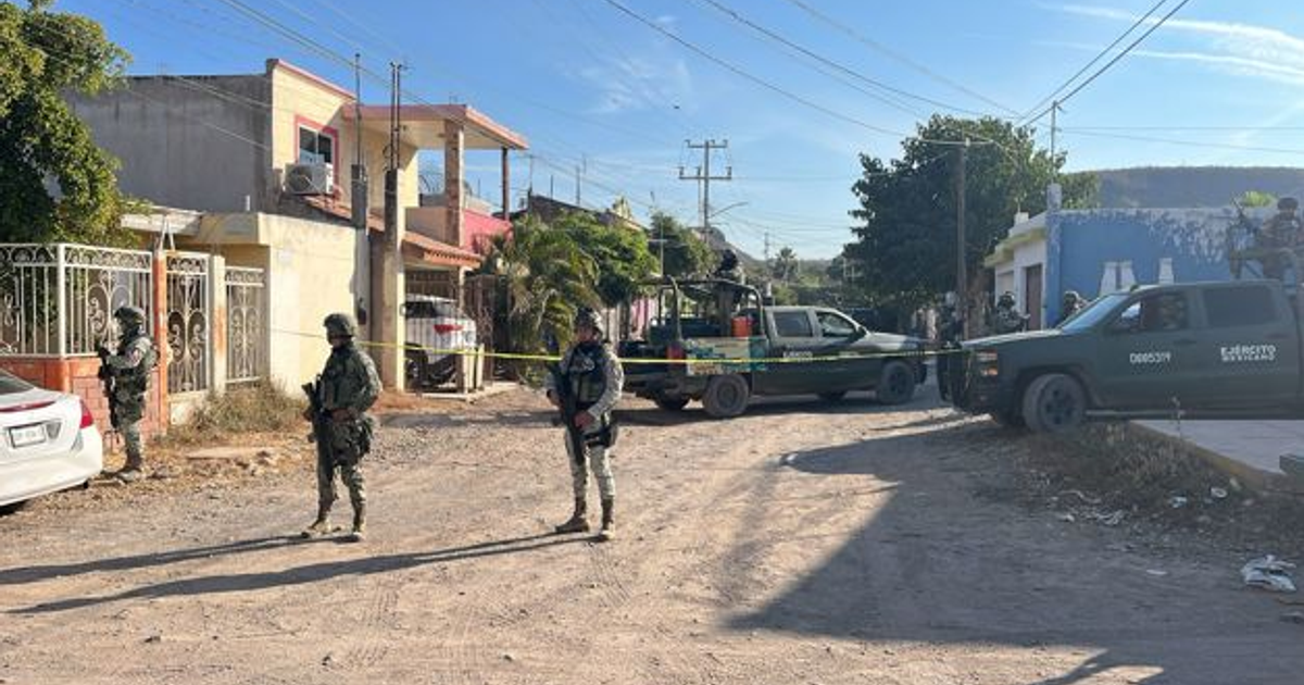 Cordón de seguridad en Culiacán con fuerzas especiales y vehículos oficiales tras ejecución en colonia Ampliación 5 de Febrero.
