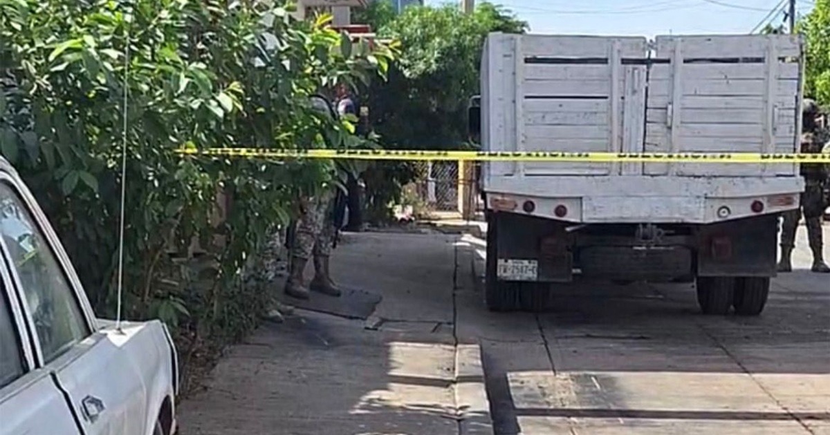 Camión blanco y cinta de seguridad en operativo en Los Huizaches, Culiacán