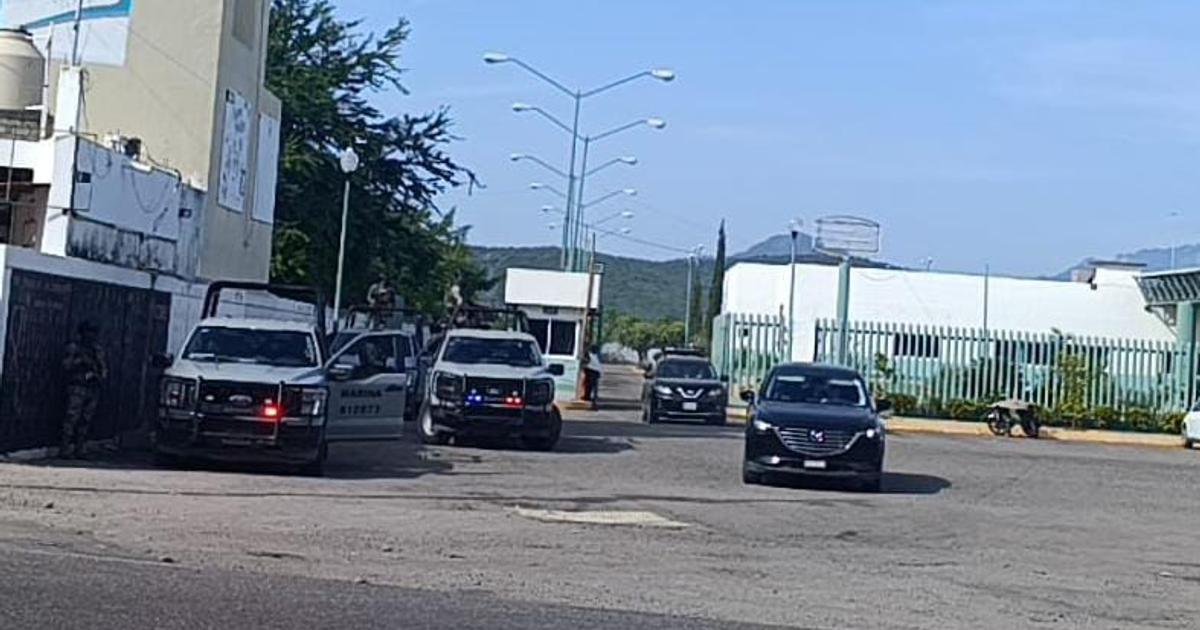Operativo de la Marina en Escuinapa tras emboscada con vehículos y personal militar