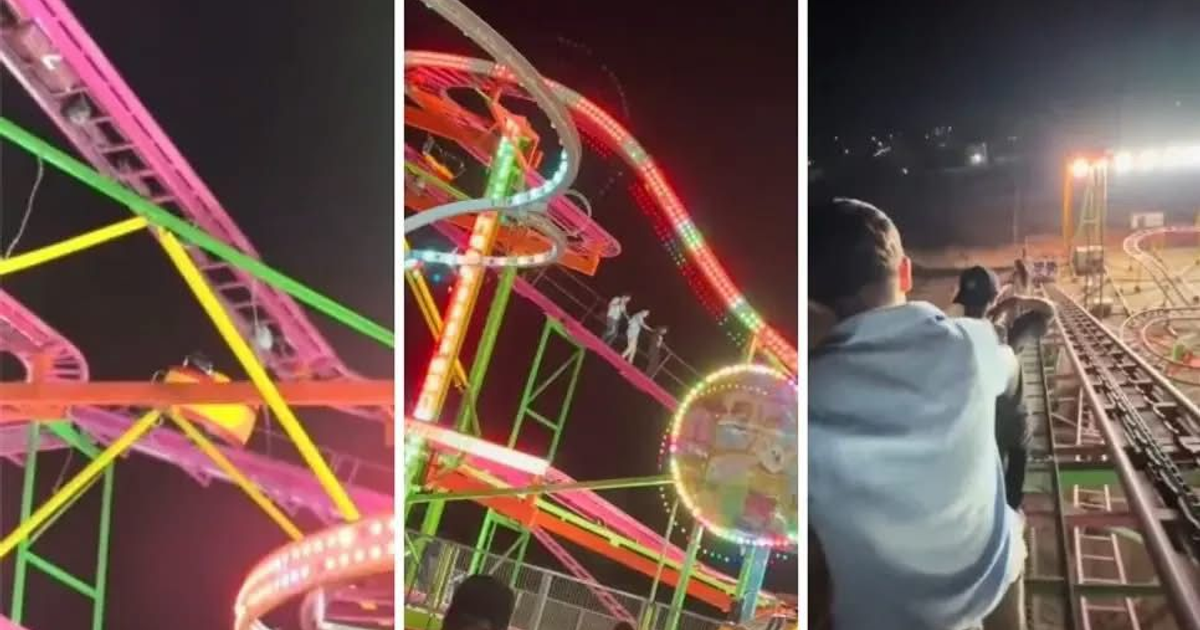 Montaña rusa iluminada en feria nocturna con personas a bordo