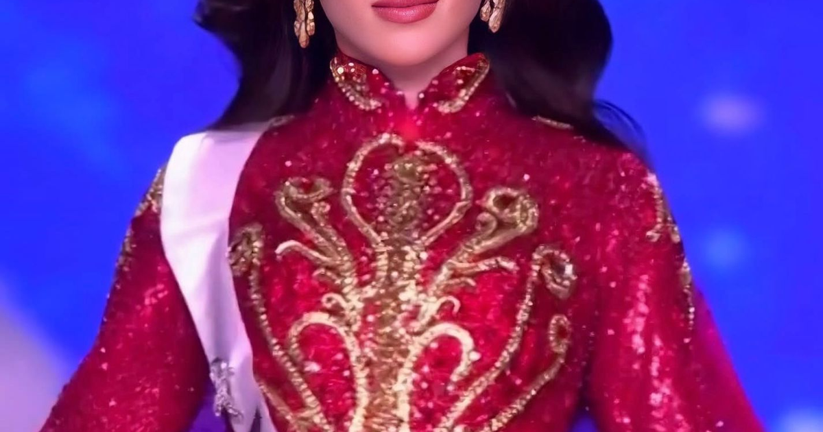 Fátima Bosch en traje rojo con detalles dorados, coronada Miss Universo 2025