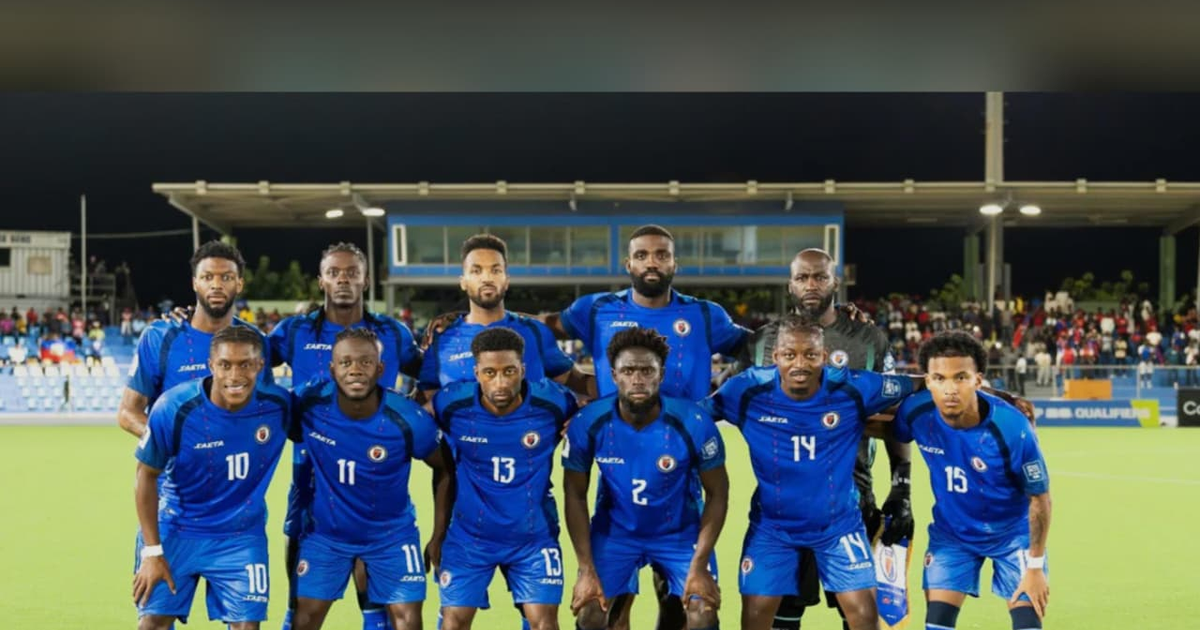 Selección de Haití clasificada al Mundial 2026 posando en el campo