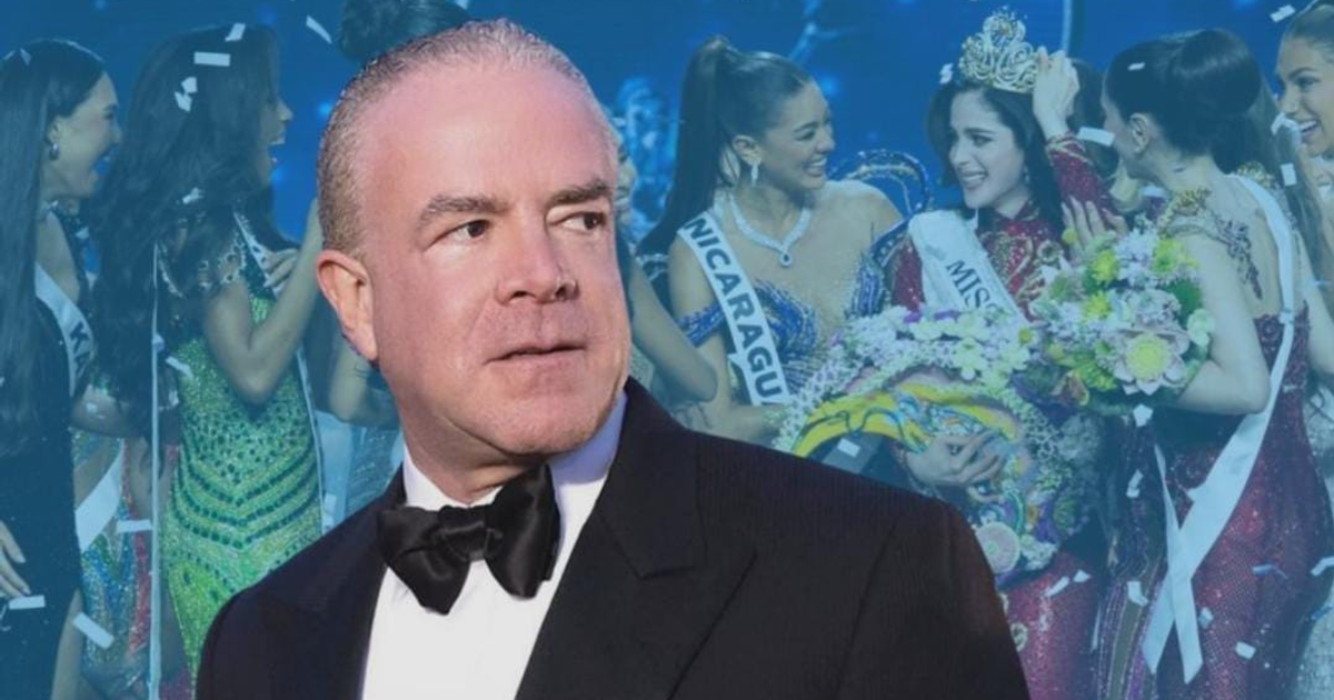 Hombre en esmoquin observa un evento de belleza con confeti y mujeres celebrando, vinculado al empresario Raúl Rocha Cantú y su implicación legal.