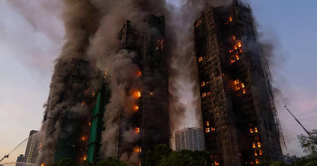 Incendio en Wang Fuk Court, Tai Po: edificios en llamas con humo negro en Hong Kong.