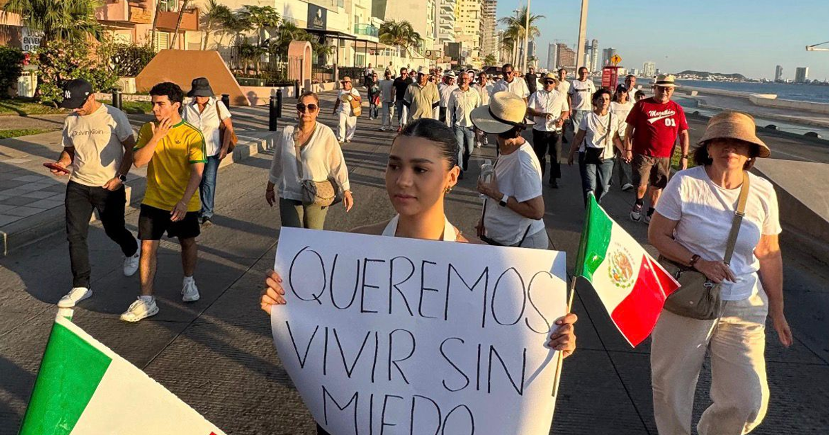 Protesta pacífica en Mazatlán con jóvenes y familias exigiendo justicia y seguridad