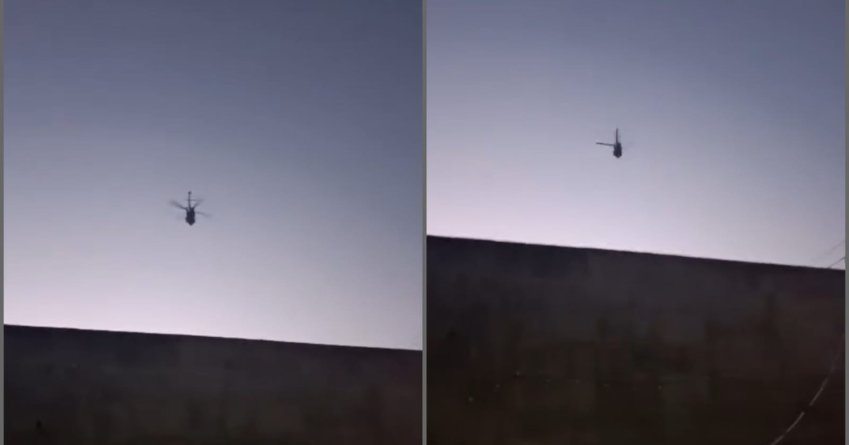Helicóptero de la Marina de México en el cielo durante operativo en El Dorado