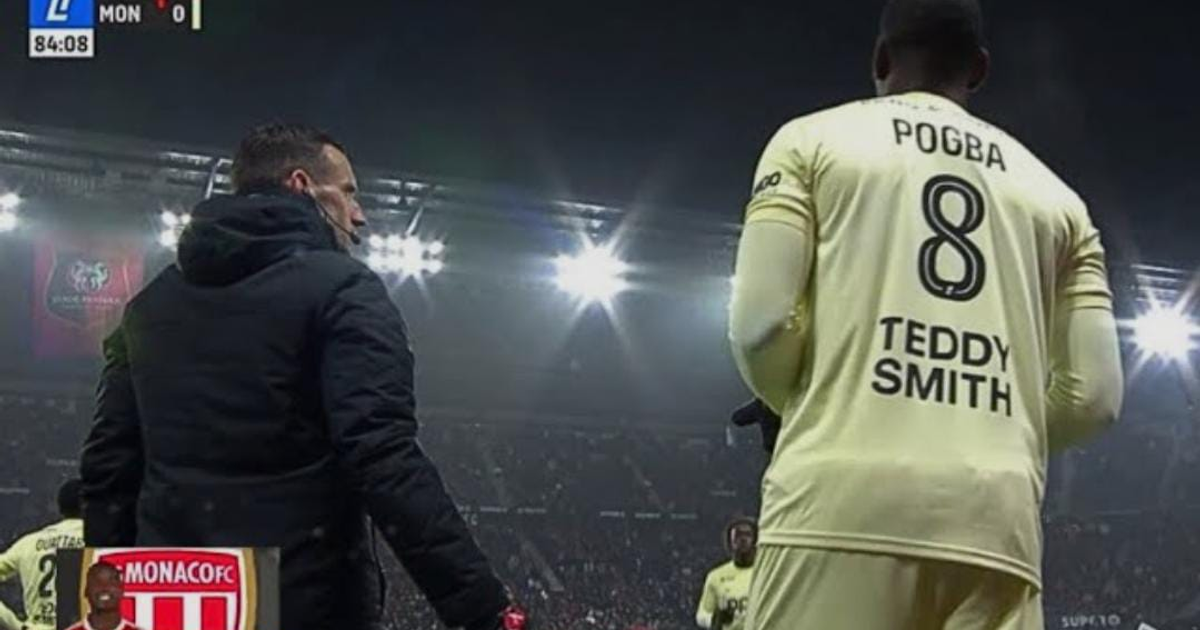 Paul Pogba en su regreso al fútbol con el Mónaco, vistiendo la camiseta amarilla número 8, durante el partido contra el Rennes en el Roazhon Park.