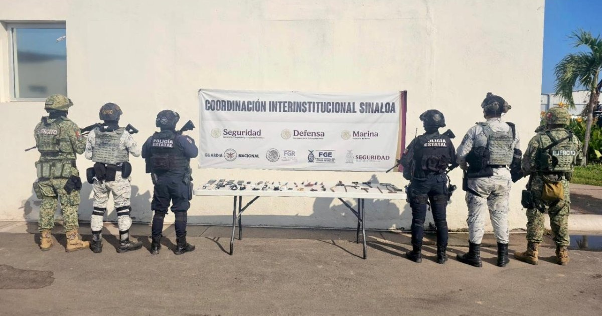 Fuerzas de seguridad presentan objetos asegurados en Sinaloa