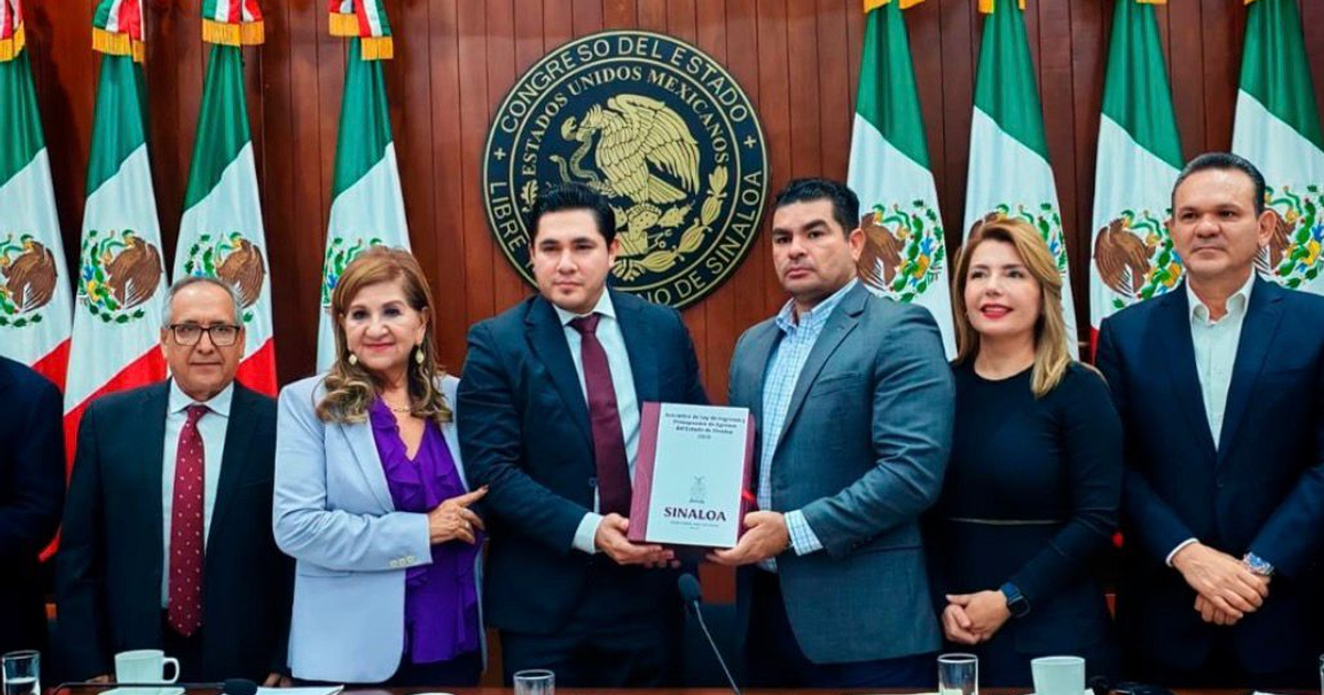 Reunión formal en Culiacán con presentación del presupuesto de egresos 2026.