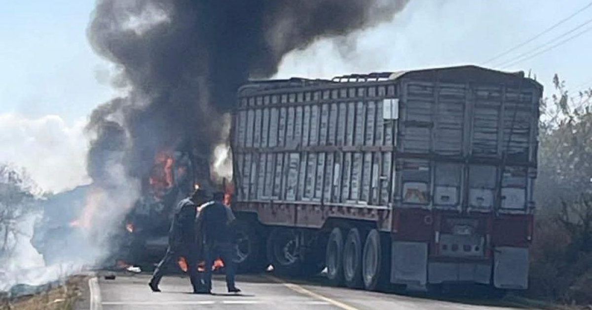 Camión en llamas en carretera La Piedad–Guadalajara, 17 de noviembre de 2025