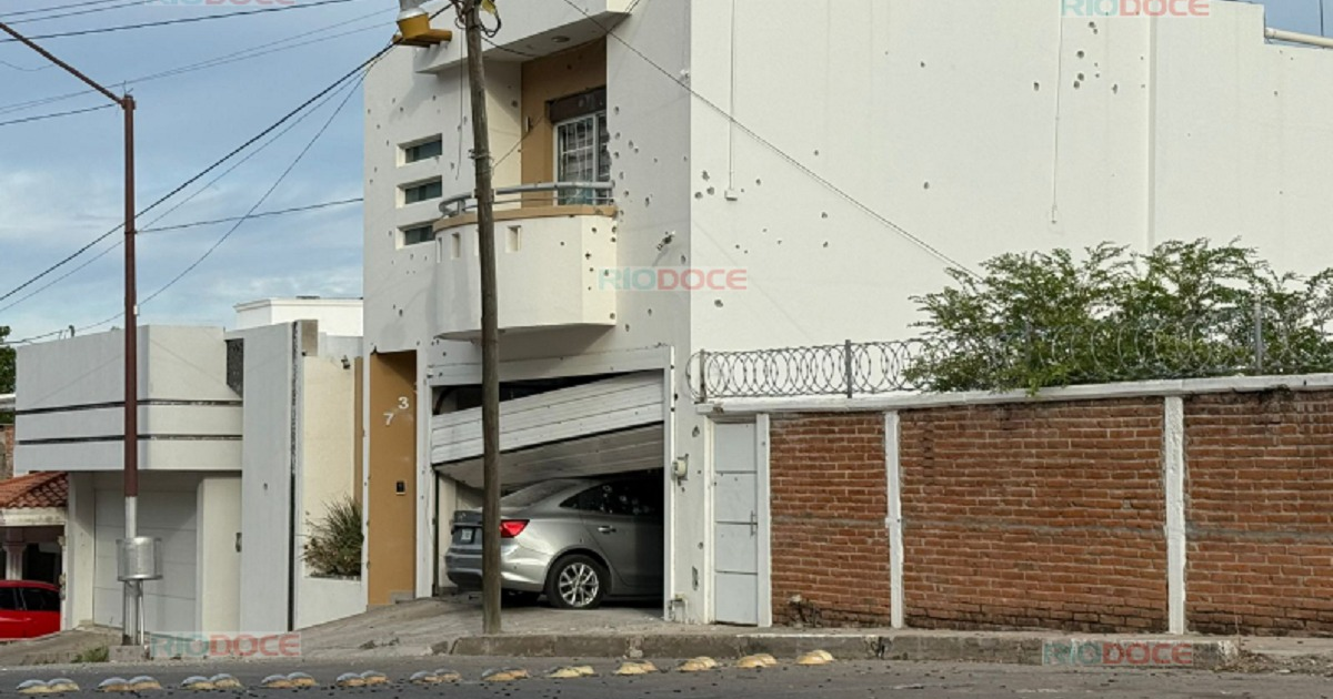Casa moderna en Culiacán con daños tras ataque armado