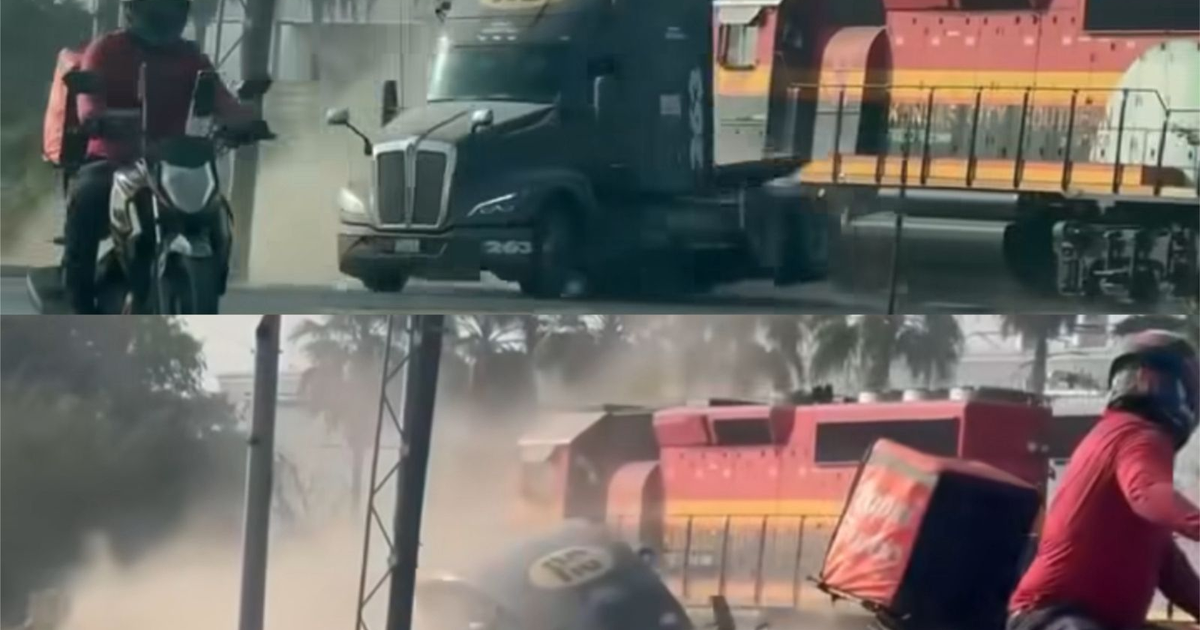 Motociclista y camión en escena de colisión con tren en Apodaca