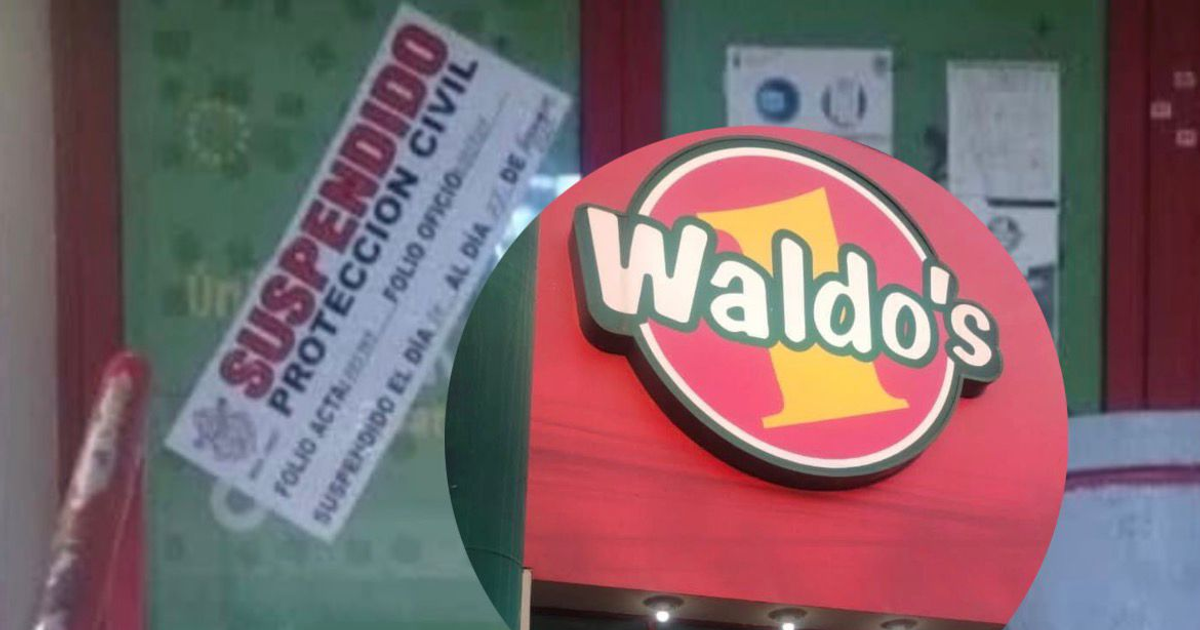 Letrero de suspensión de Protección Civil en Waldo's Mazatlán