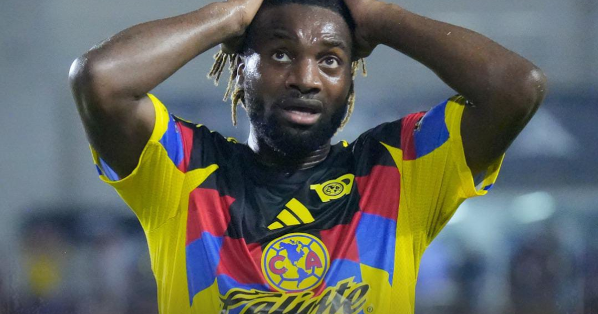 Saint-Maximin en tensión con camiseta multicolor estadio