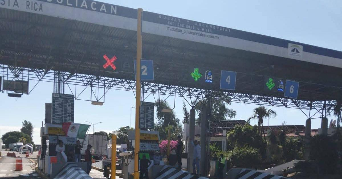 Peaje con protestantes agrícolas en caseta Costa Rica, Culiacán