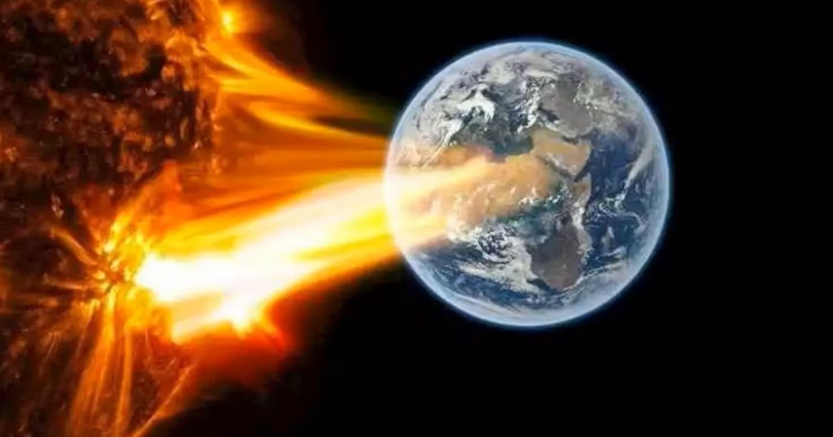 Imagen del sol emitiendo una llamarada hacia la Tierra, simbolizando una tormenta solar