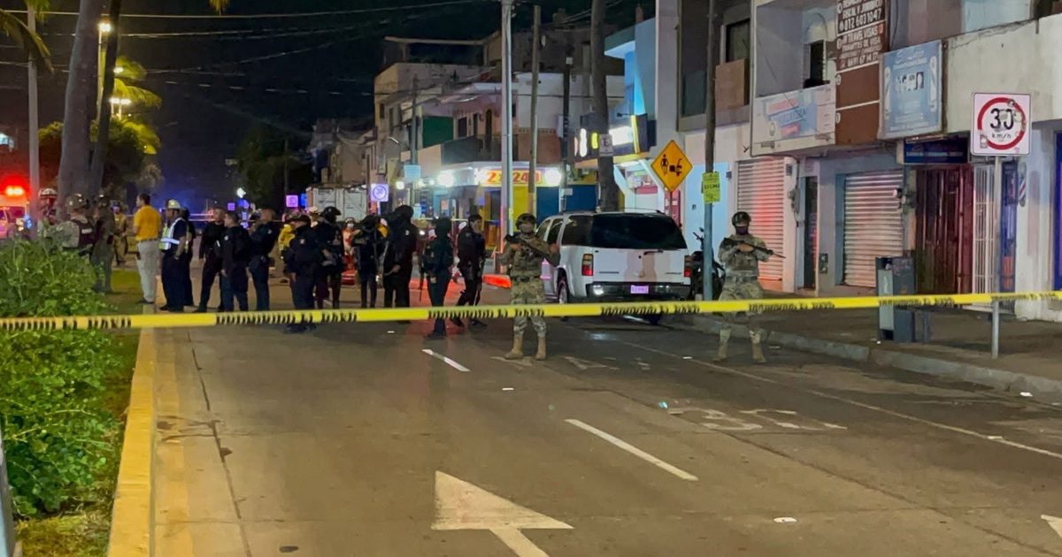Operativo policial en avenida Gutiérrez Nájera, Mazatlán, tras explosión en expendio de cerveza.