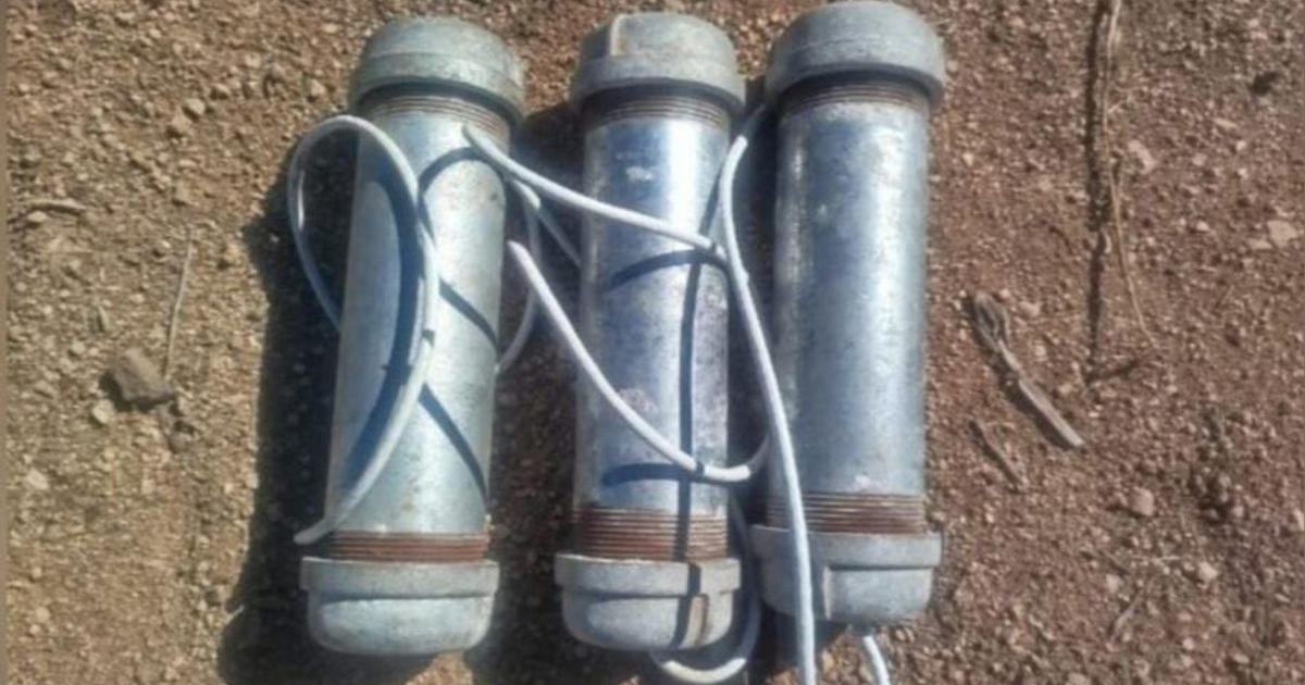 Cilindros metálicos con cables asociados a artefactos explosivos destruidos en Culiacán